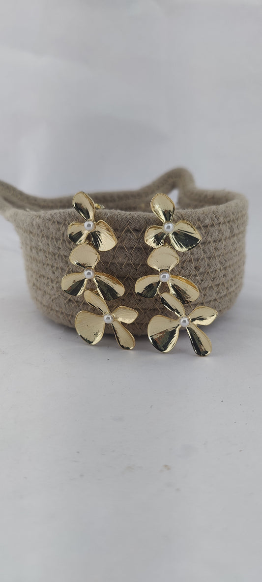 Triple Bloom Pearl Drop Earrings – Gold Floral Statement Design